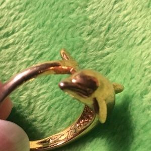 Vintage gold dolphin ring 7